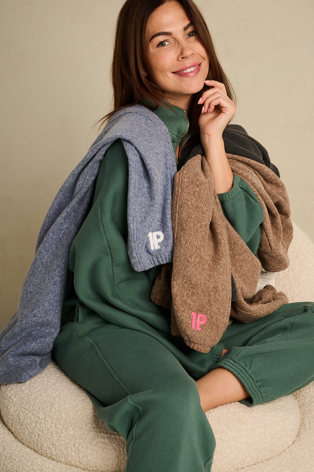 AW25